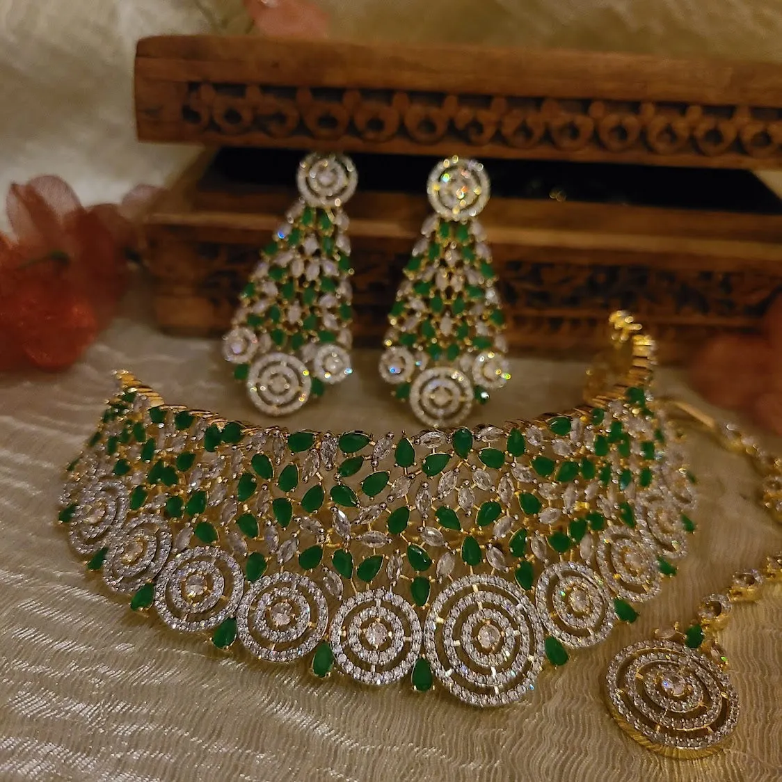 AD Emerald Set with Maang Tika