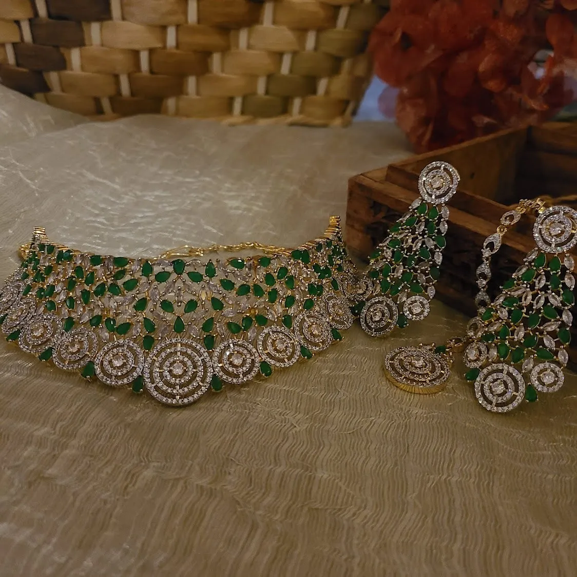 AD Emerald Set with Maang Tika