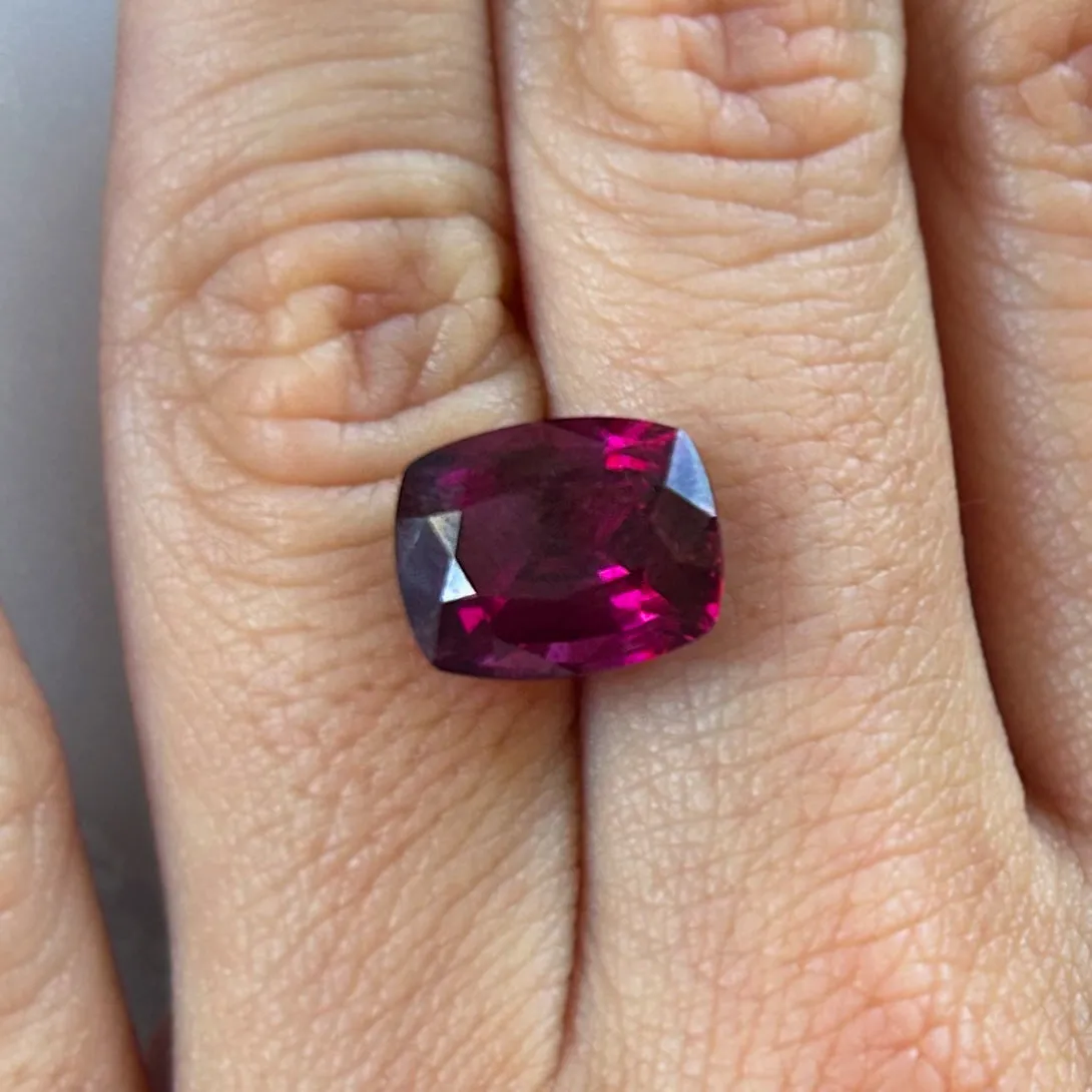 BESPOKE 6.11CT RHODOLITE GARNET
