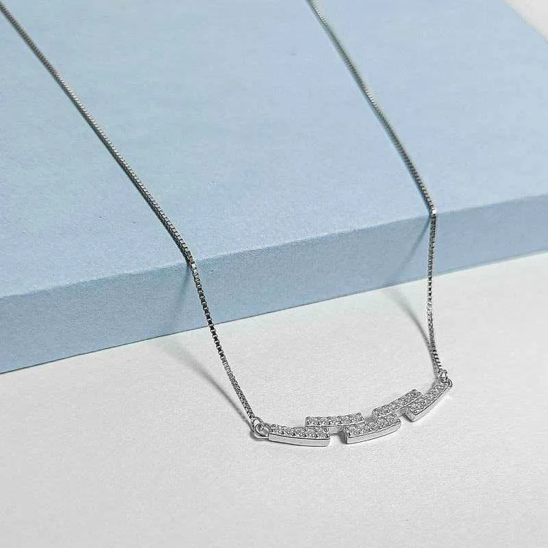Curvy Bar Necklace with Box Chain