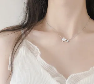 Five Valve Flower Chain Necklace